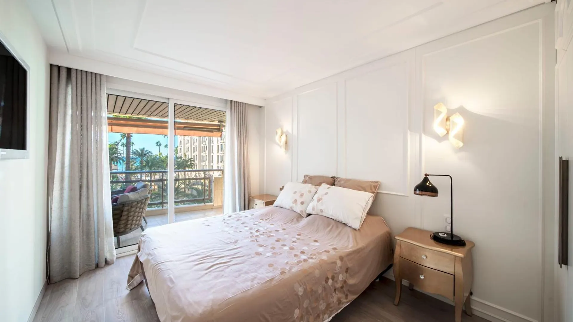 Ref 1924 - Cannes Croisette - Sea View Apartment For Rent 0*,  Francia