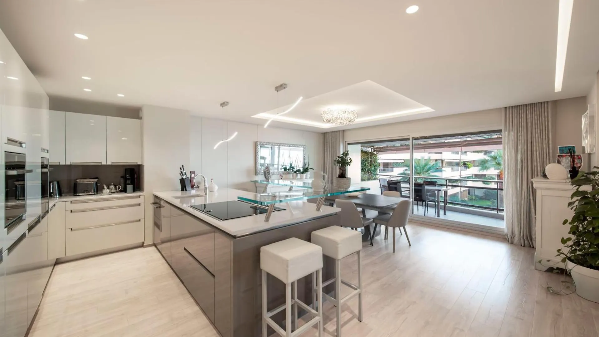 Ref 1924 - Cannes Croisette - Sea View Apartment For Rent Francia