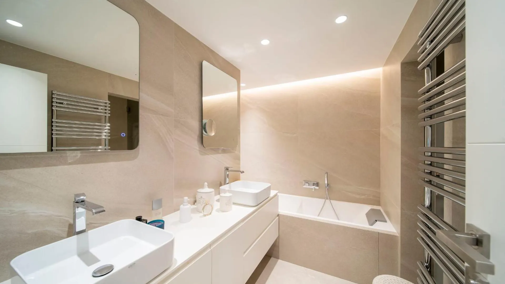 Ref 1924 - Cannes Croisette - Sea View Apartment For Rent